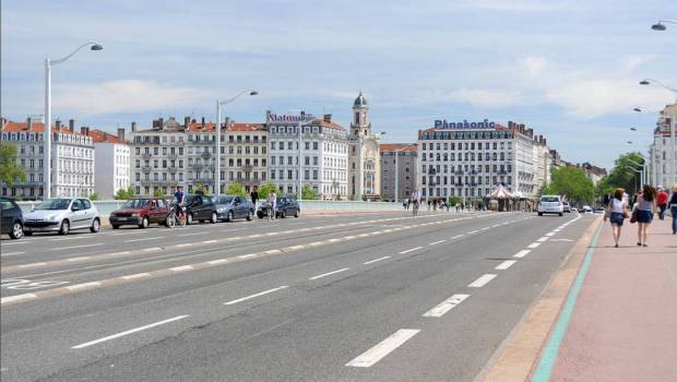 Lyon : les enrobés du pont de la Guillotière refaits à neuf