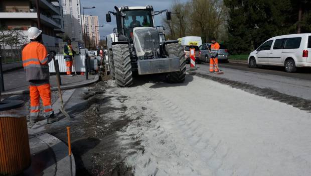 Aux Ulis, Ciments Calcia fait renaître la chaussée avec un liant routier