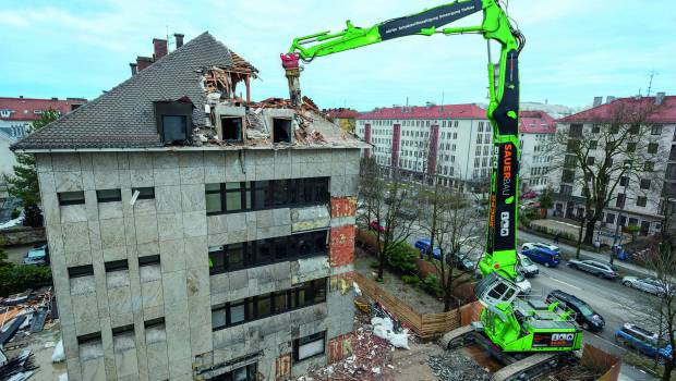 Une Sennebogen 870 E choisie pour démolir à Munich