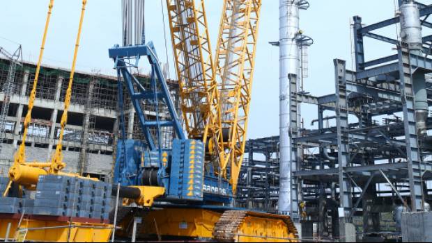 Sarens importe en Inde une grue Demag depuis la Grèce