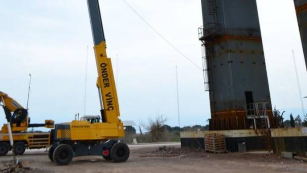 Haulotte met la main sur Acarlar Makine