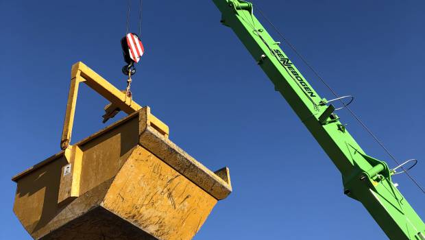 Saperfe opère dans la grande profondeur avec Sennebogen