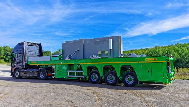 En Alsace, TPE transporte les éléments préfabriqués béton de Fehr avec Faymonville