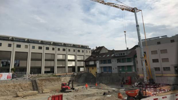 Manitowoc sort une grue à montage automatisé sur chenilles