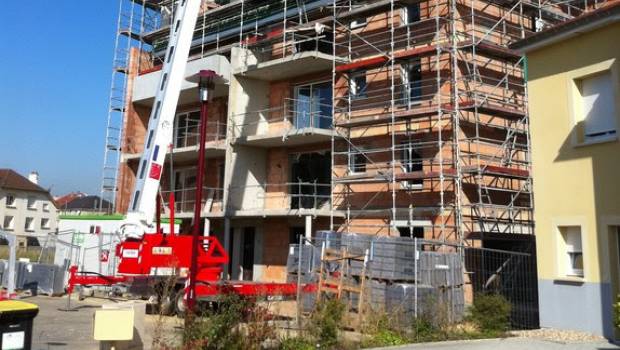 Une grue sur remorque Klaas au Château de la Motte Longuet