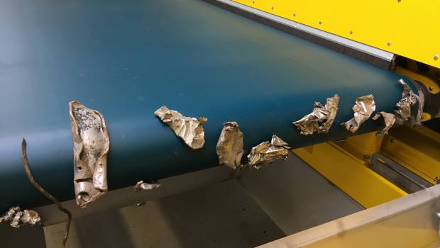 Un aimant Steinert évolué récupère les parts d'acier inoxydable