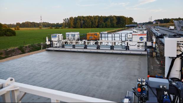 Pose de béton avec Wirtgen sur l'A7 allemande