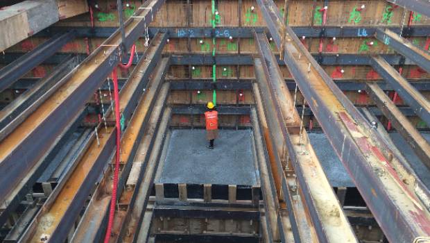 Champs-Elysées-Clémenceau : Sika montre la sortie du métro