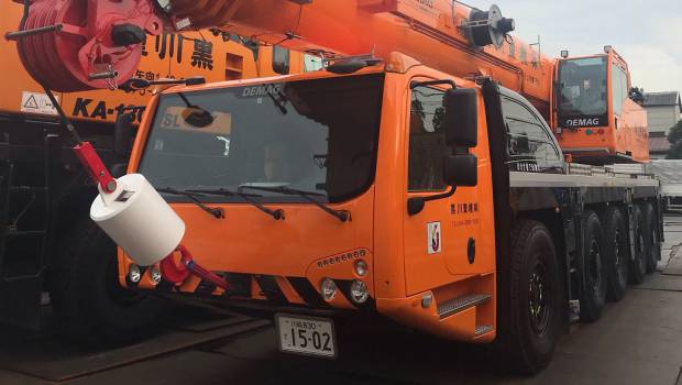 Les deux premières grues Demag AC 130-5 livrées au Japon