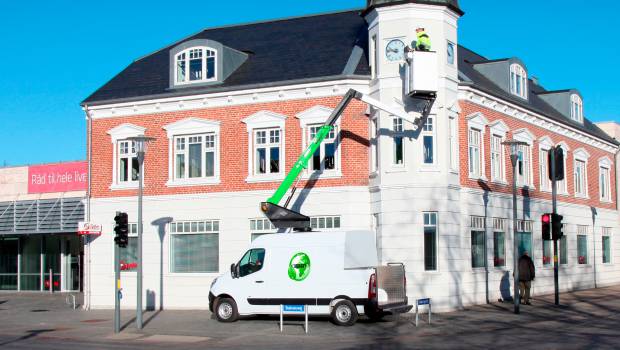 Time Versalift, nouveau nom et nouvelle nacelle sur fourgon 100 % électrique