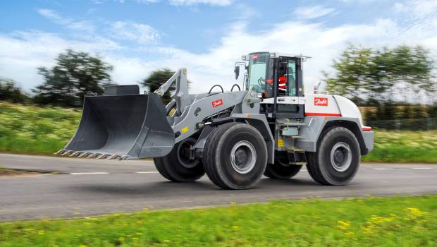 Une transmission hydrostatique à 2 moteurs Danfoss pour les chargeuses