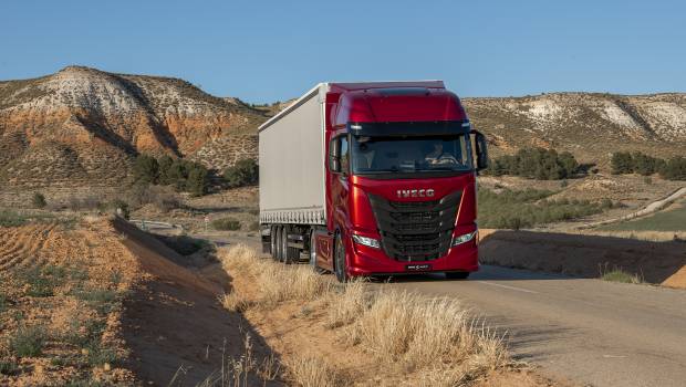 Iveco dévoile un poids lourd 100% connecté