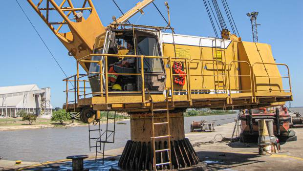 Une grue Liebherr en Uruguay affiche 100 000h au compteur