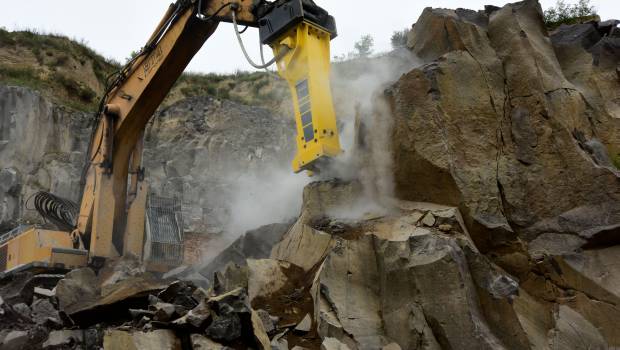 Mendiger Basalt fidèle aux BRH Epiroc pour extraire la roche