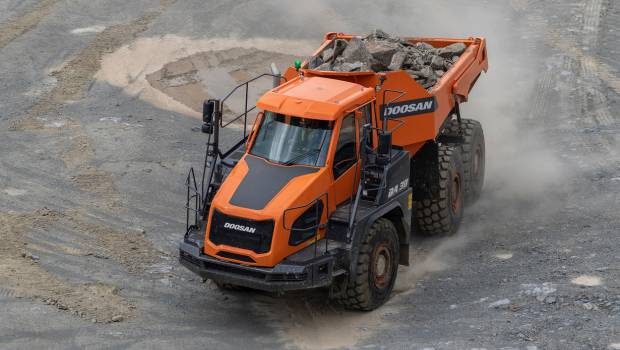 Deux tombereaux Doosan passent au stage V