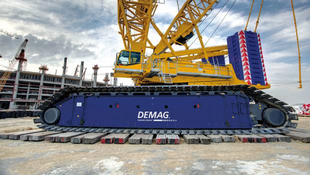 Superior Cranes acquiert une grue Demag CC 6800-1