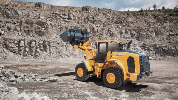 Trois chargeuses sur roues de Hyundai CE passent au Stage V