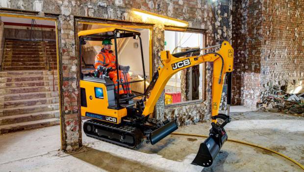 La mini pelle électrique JCB au repos !