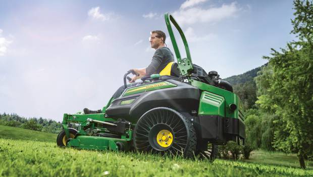 John Deere ZTrak Z994R : une tondeuse professionnelle increvable !