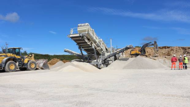 Le premier Metso LT330D de France valorise des matériaux à Rouans