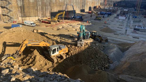 Des godets MB Crusher traitent les matériaux du chantier de l’Europe au Luxembourg