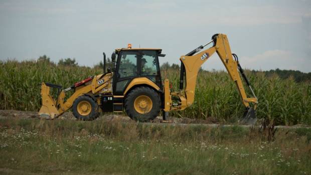 Caterpillar lance une nouvelle gamme de tractopelles