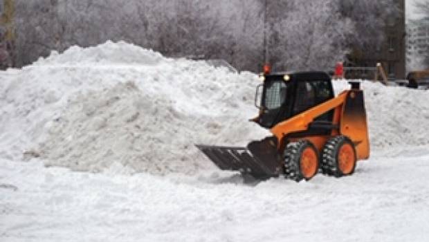 ATG chausse les chargeuses compactes toute l'année