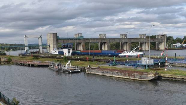 Transport fluvial : VNF rénove deux écluses à Méricourt (78)
