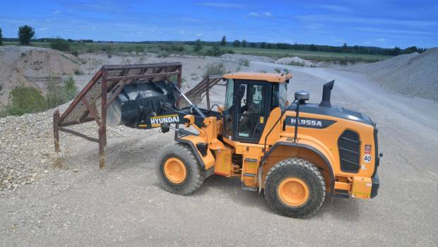 Une HL955A prend la direction de Herbst Tiefbau