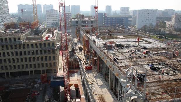 En août, la construction s'est stabilisée