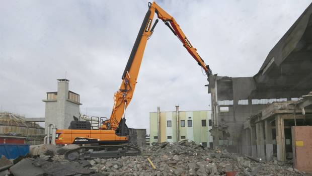 Une troisième pelle de démolition chez Doosan