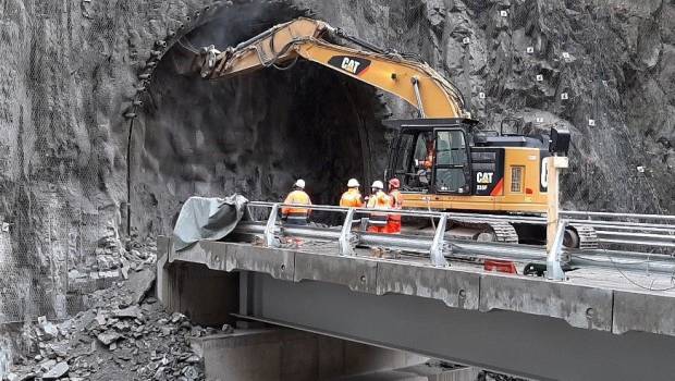 Début du percement du tunnel des Cliets en Savoie
