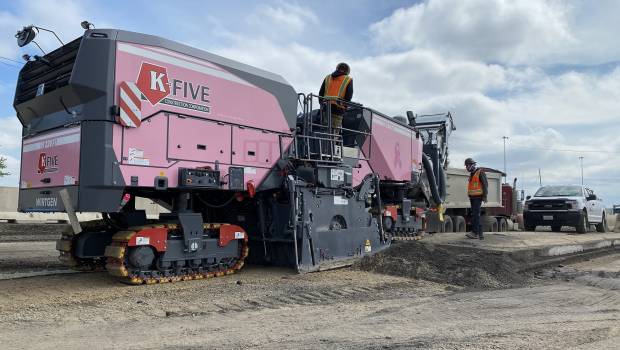 La fonction Mill Assist au soutien de la fraiseuse Wirtgen 220 FI