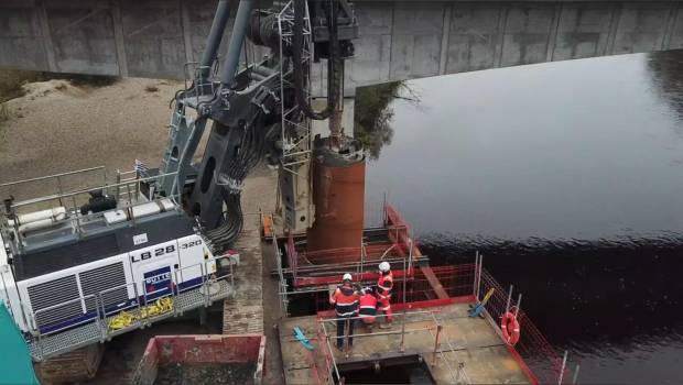 Des pieux dans la rivière à Toulon-sur-Allier