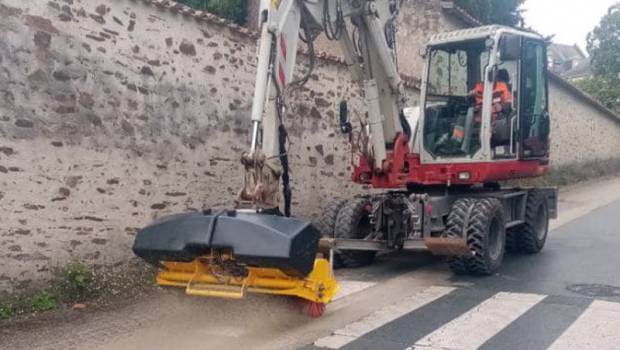 Une balayeuse sur pelle conçue par Rabaud