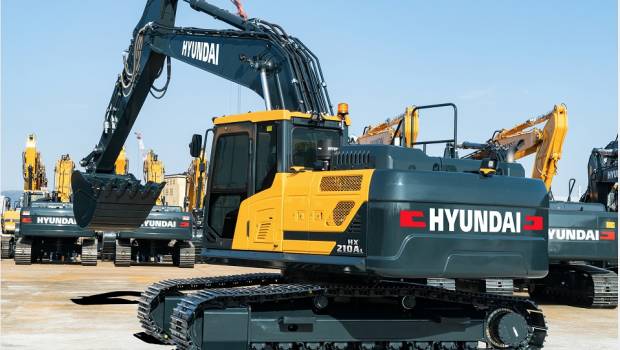 Hyundai complète sa gamme sur le segment des pelles de 22 tonnes