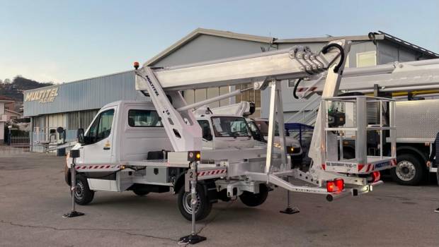 La nouvelle nacelle MJE 250 de 25 m Multitel gagne en polyvalence