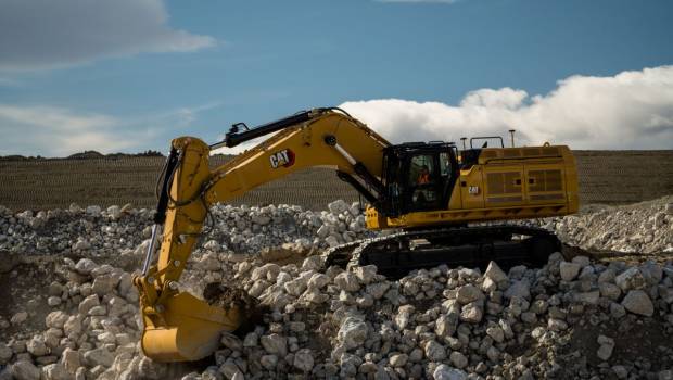 Caterpillar 374 : une géante conçue pour durer