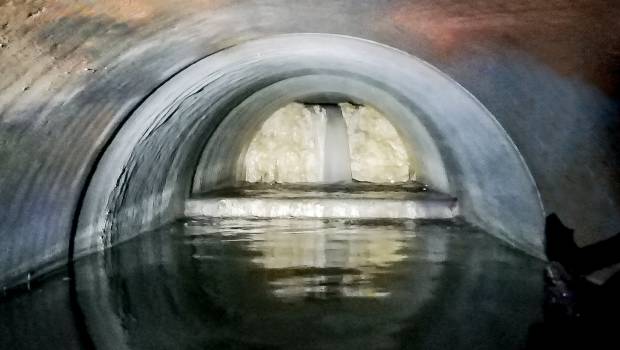 Un mur de calcite dans l'émissaire