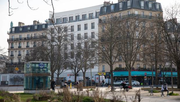 Une auberge de jeunesse en surélévation bois place de la Nation