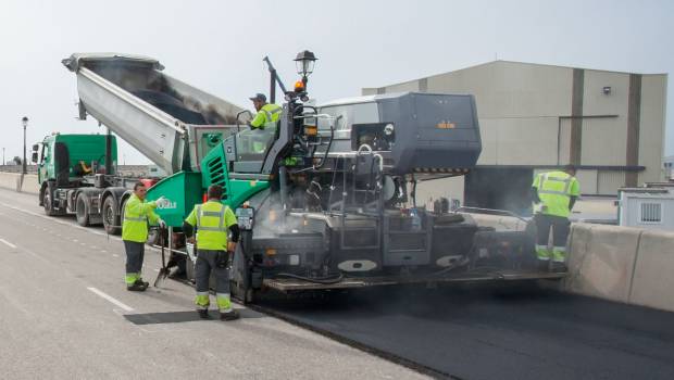 Le finisseur glisse sur la crise