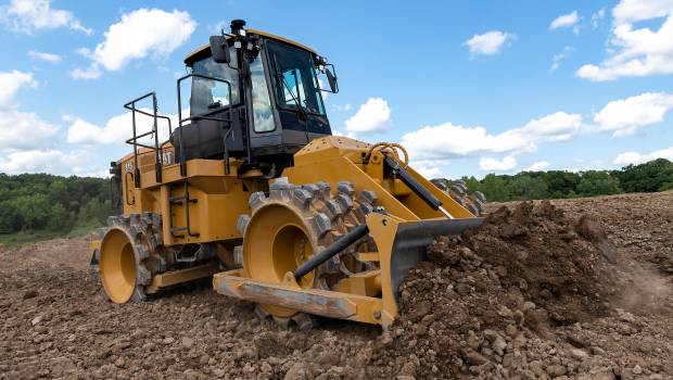 Le compacteur de sol Cat 815 mis à jour