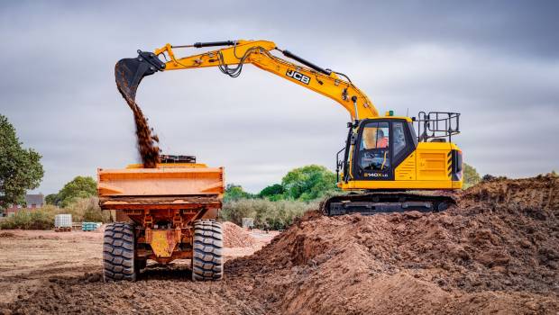 Les pelles JCB 140X, 150X et 220X en version Stage V