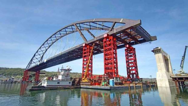 Mammoet lève un pont en Virginie-Occidentale