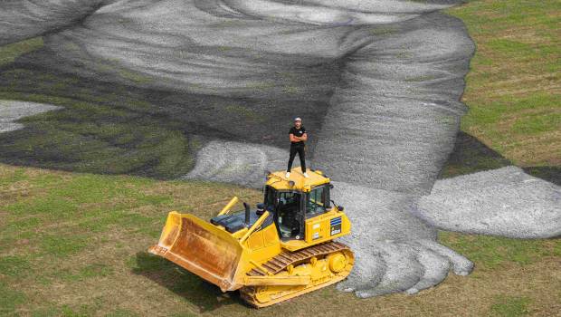 Une fresque éphémère à partir de terres excavées