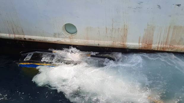 Un véhicule télécommandé nettoyeur de coques de navires