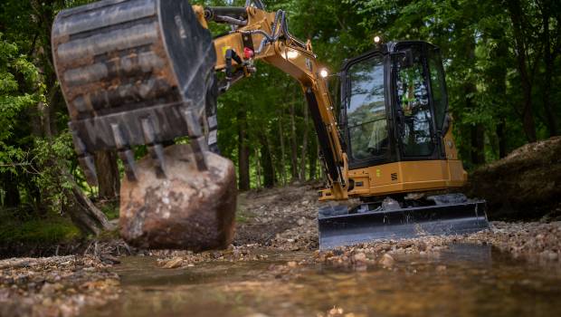 Caterpillar complète la gamme NextGen avec les  mini-pelles 304 et 305 CR
