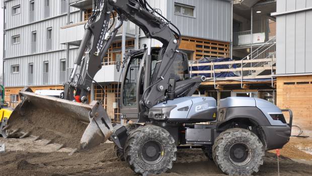 Colas met à l'épreuve la première pelle électrique Mecalac