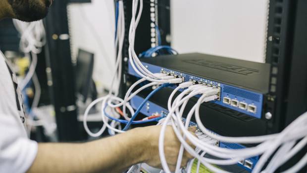 Jean Castex annonce 300 à 600 € d'aide pour l'internet sans fil