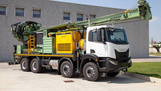 FRASTE FS 400, une foreuse de puits d'eau montée sur camion Iveco